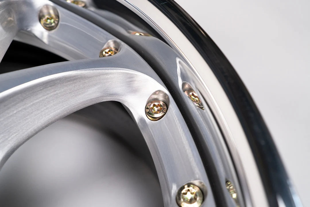 SSR Agle Strusse 17インチ 8.5J +35, 9J +37 (5穴/PCD114.3)